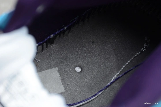 Rep EP Mid 1 554724-415 554724-415  Hornets Jordan 0417